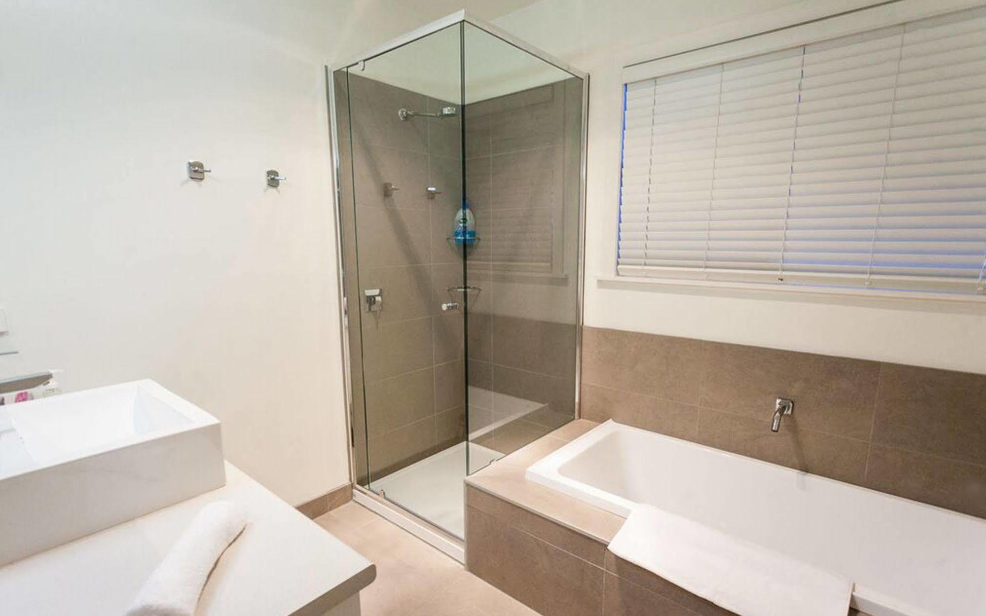 Point Lonsdale Holiday Apartments (Adults Only) كوينزكليف المظهر الخارجي الصورة