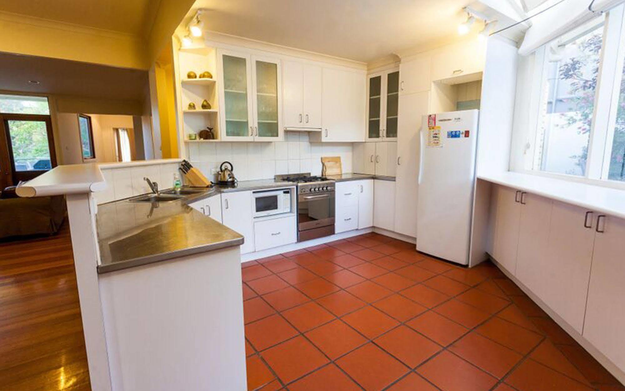 Point Lonsdale Holiday Apartments (Adults Only) كوينزكليف المظهر الخارجي الصورة