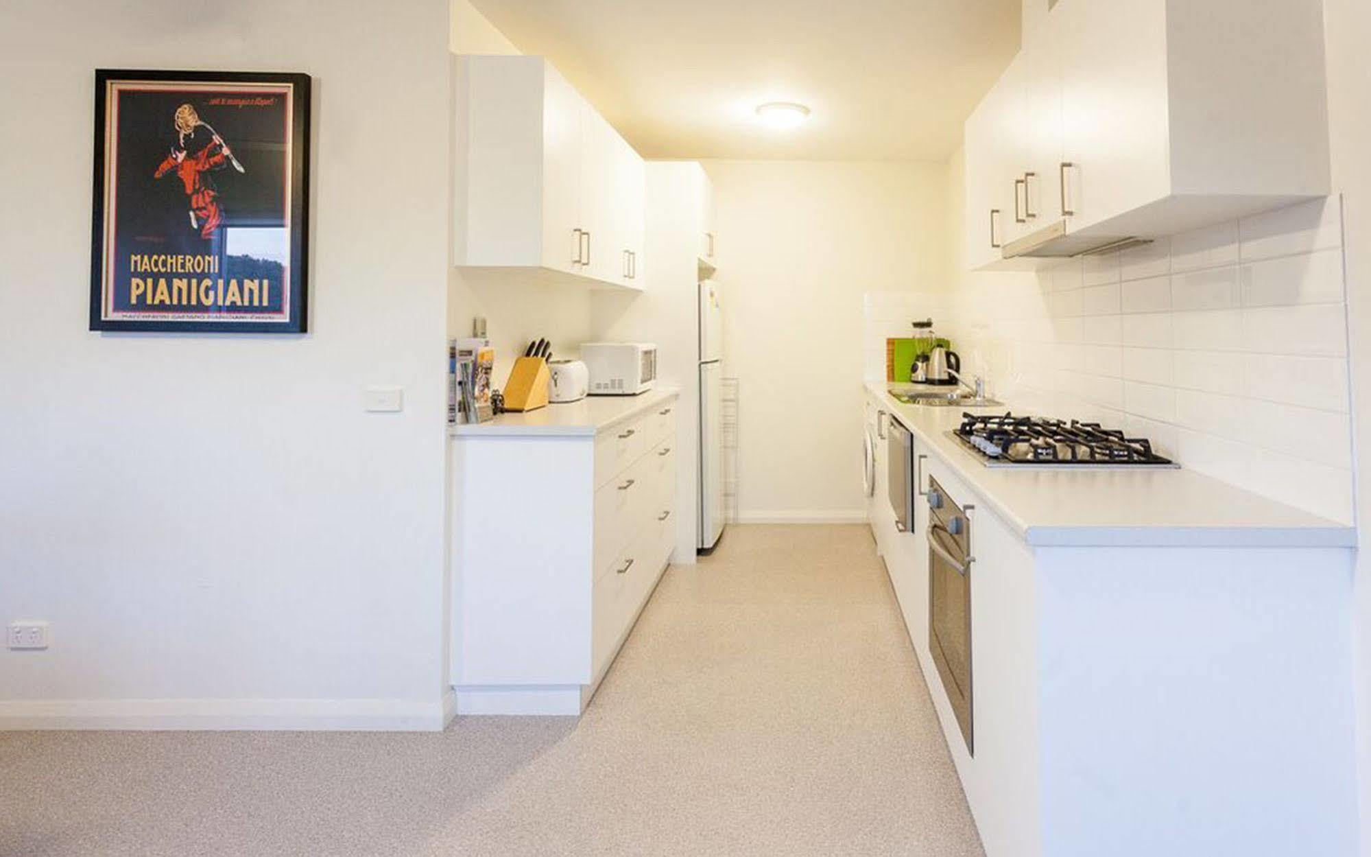 Point Lonsdale Holiday Apartments (Adults Only) كوينزكليف المظهر الخارجي الصورة